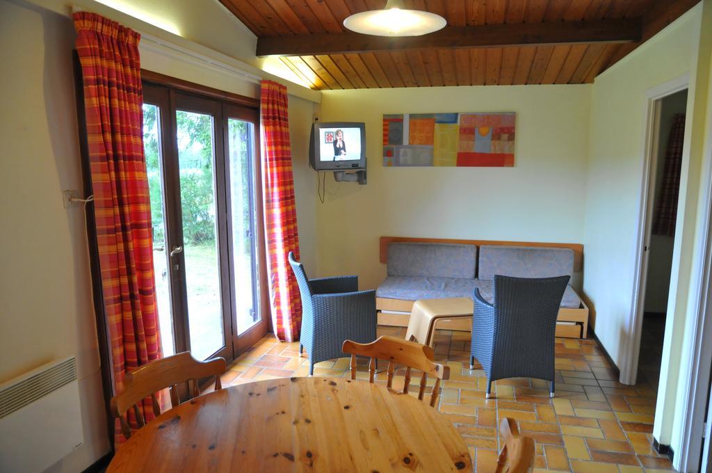 Village De Vacances De Vencimont Voneche Room photo